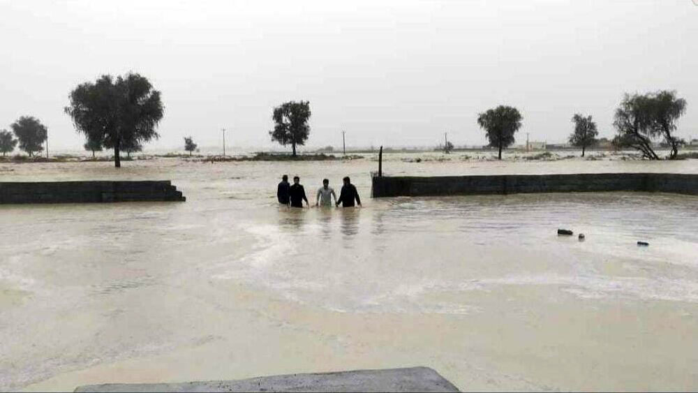 کمک ده میلیون تومانی شورای اسلامی شهر طرقبه  به سیلزدگان سیستان و بلوچستان