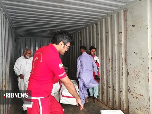 امدادرسانی هلال احمر خراسان جنوبی به سیل زدگان سیستان و بلوچستان