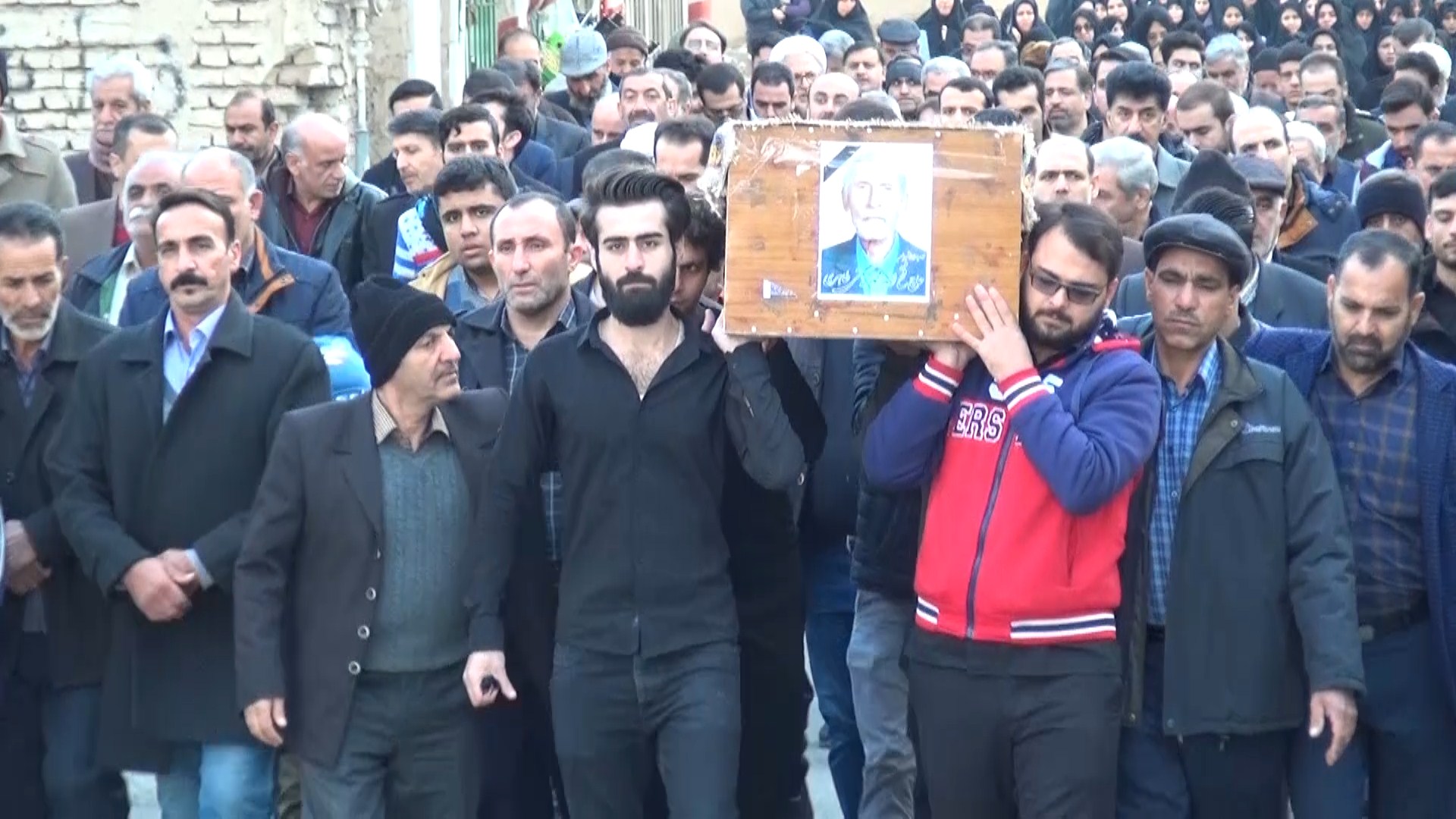 خاکسپاری پدر شهیدان محمد حسینی طاهری در طاهرآباد کاشان