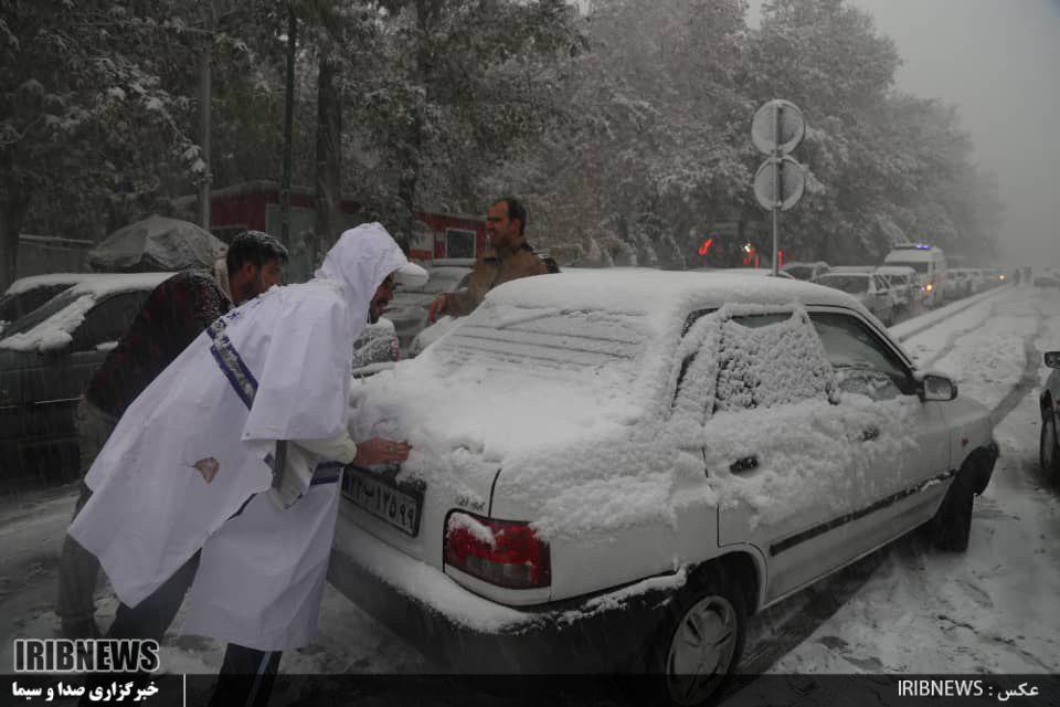 ترافیک سنگین در تهران در پی بارش برف