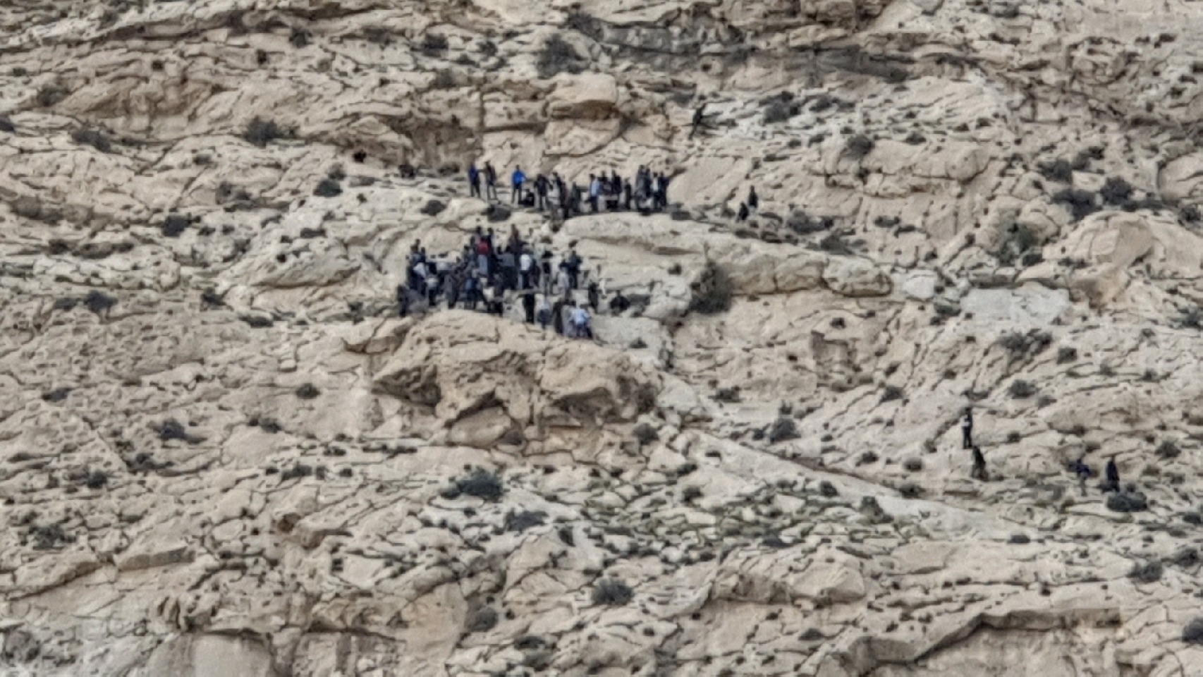 سقوط مرد ۵۷ ساله لنده‌ای از ارتفاعات کوه شیرین