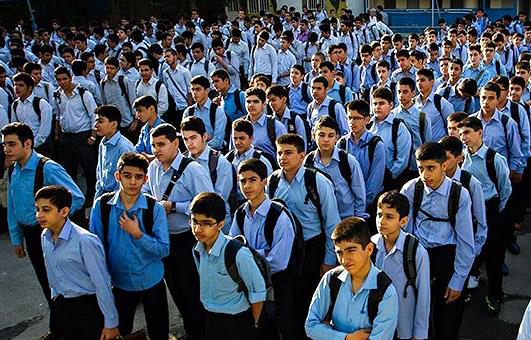 مخالفت با تقسیم‌بندی اداره مدارس به صورت دولتی و غیردولتی