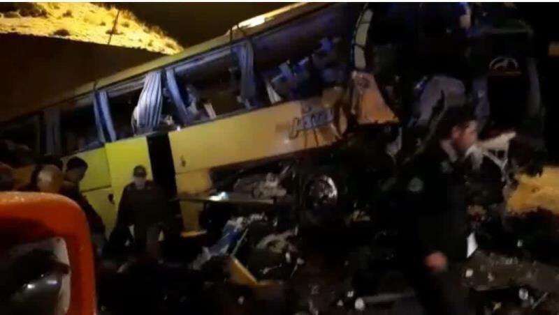 3 کشته و 13 مصدوم بر اثر واژگونی اتوبوس
