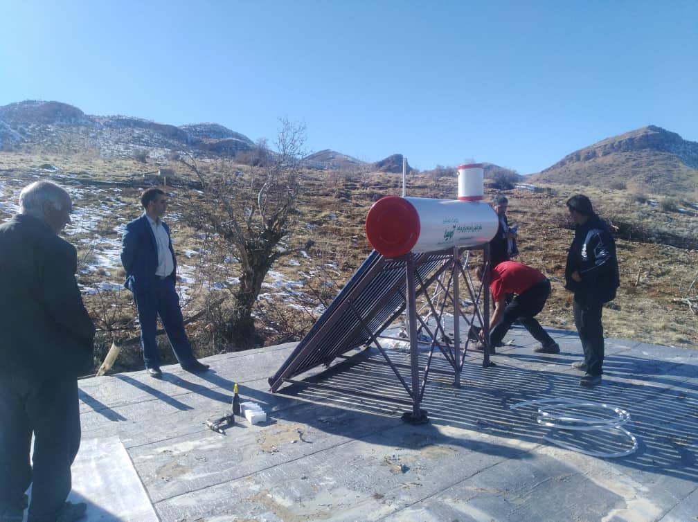 نصب و توزیع  آبگرمکن خورشیدی در مناطق جنگلی شهرستان سپیدان