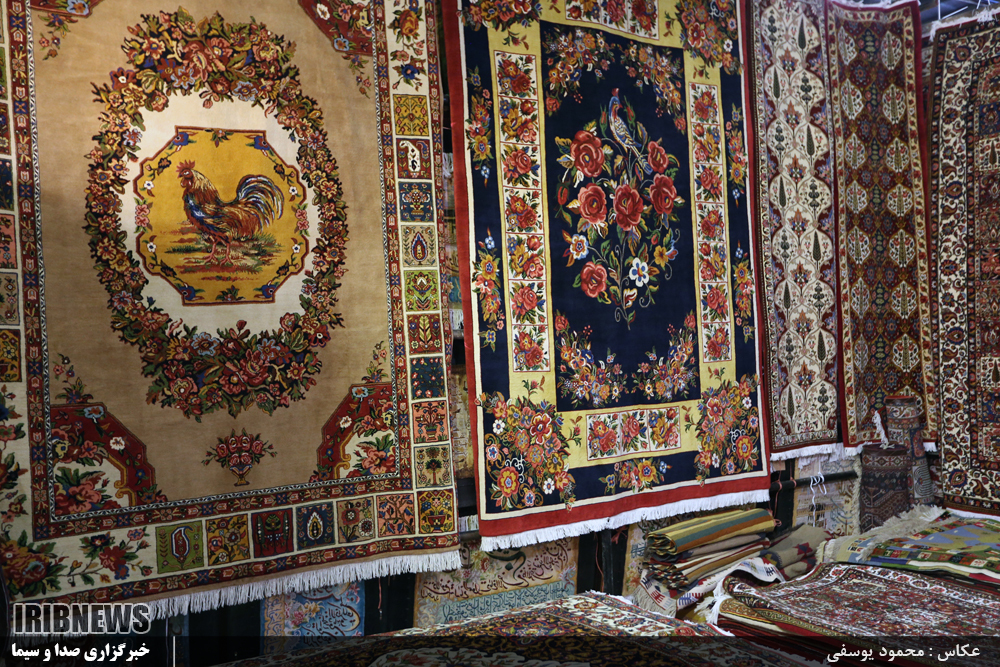 نمایش دست بافته‌های هنرمندان کشور در یزد