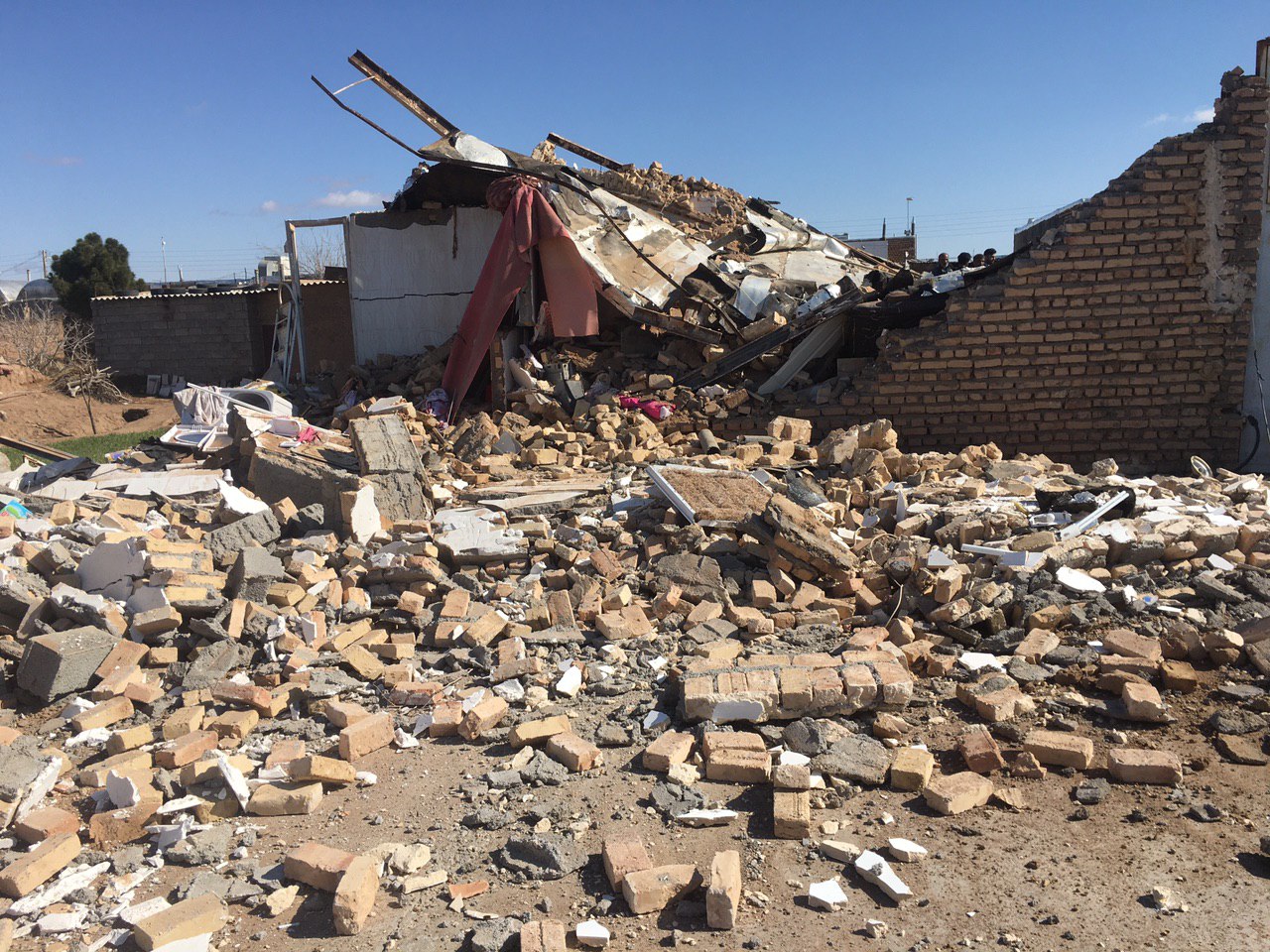 انفجارگاز و تخریب منزل مسکونی در خلیل آباد