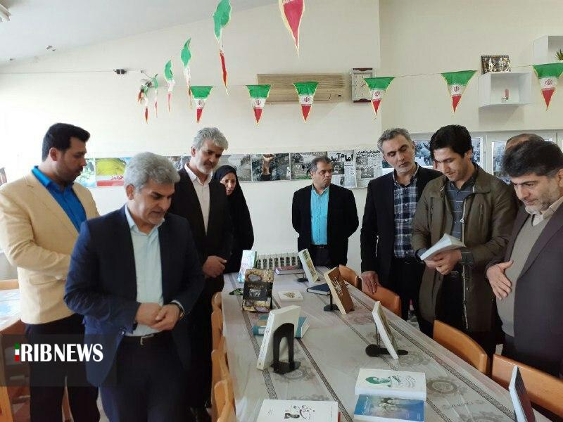 نمایشگاه کتاب و عکس انقلاب در عباس آباد