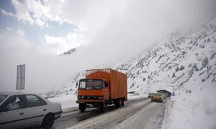 بسته شدن جاده هراز به علت شدت برف و بوران