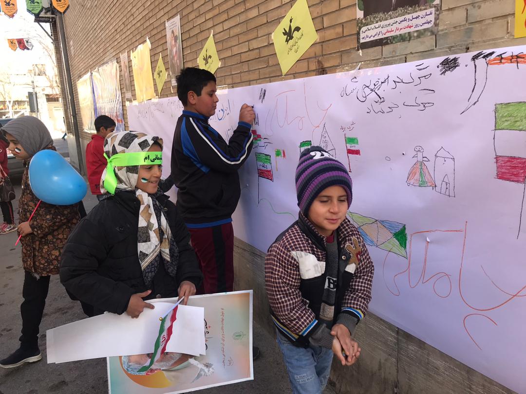 حضور پرشور کودکان و نوجوانان یزدی در راهپیمایی ۲۲ بهمن