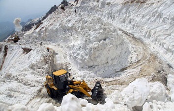 بسته بودن راه هفت روستای مهاباد