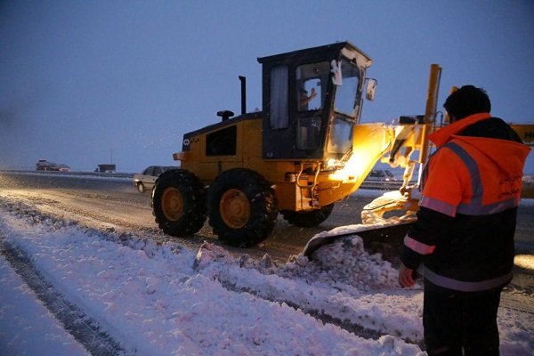 امدادرسانی به ۹۸ خودرو گرفتار در کولاک