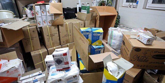 کشف بیش از ۲۰ هزار دستکش بهداشتی احتکار شده در شهر صدرا