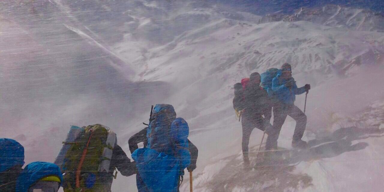 نخستین صعود زمستانه به قله پازن‌پیر پس از ۱۰ سال