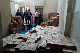 کشف بیش از ۳ هزار بطری مواد ضدعفونی کننده احتکاری در اسلام آبادغرب