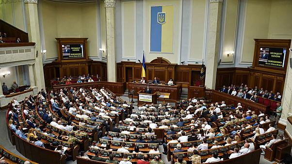 پذیرش استعفای نخست وزیر اوکراین در پارلمان