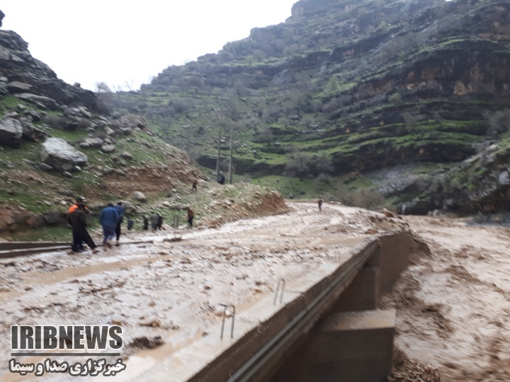 گله مندی مردم روستای خلیفه ای سرفاریاب از وضعیت پل ارتباطی روستا