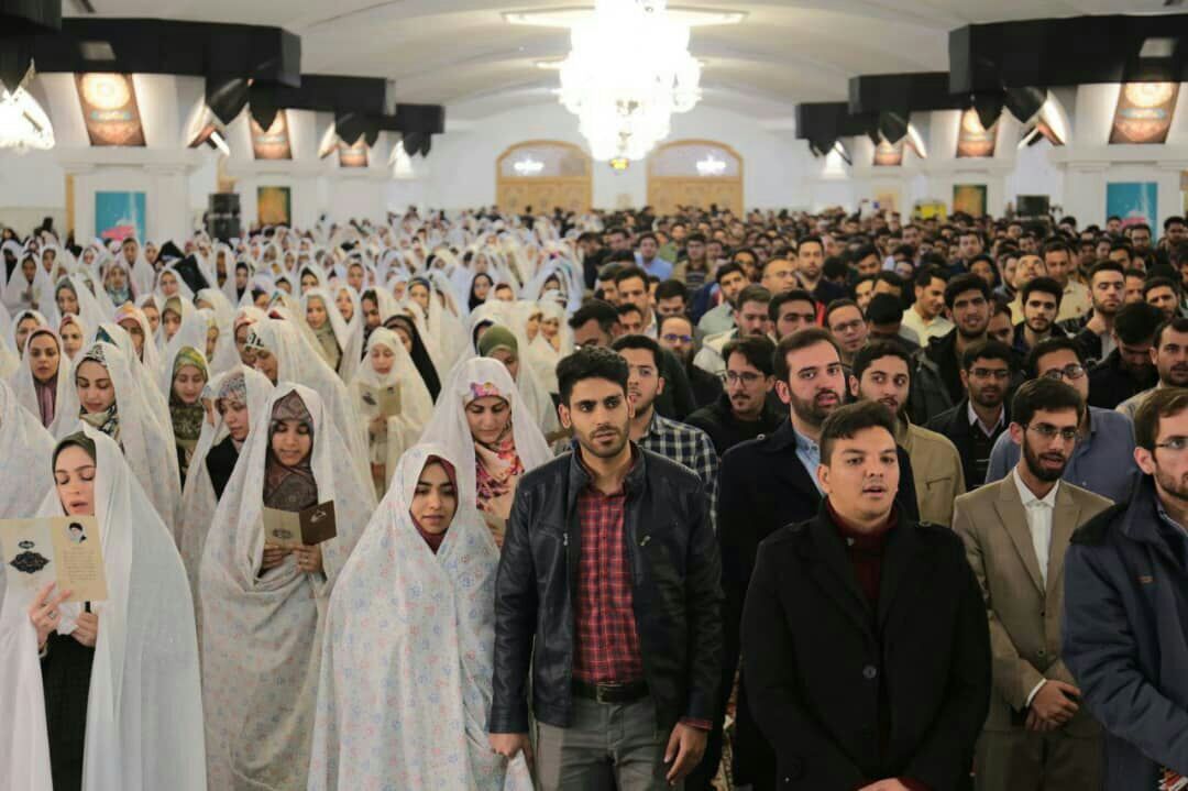 رای دادن 400 عروس و داماد دانشجو در حرم مطهر رضوی