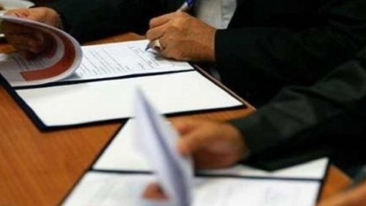 انعقاد قرارداد تکمیل طرح چمن مصنوعی آکادمی فوتبال قزوین