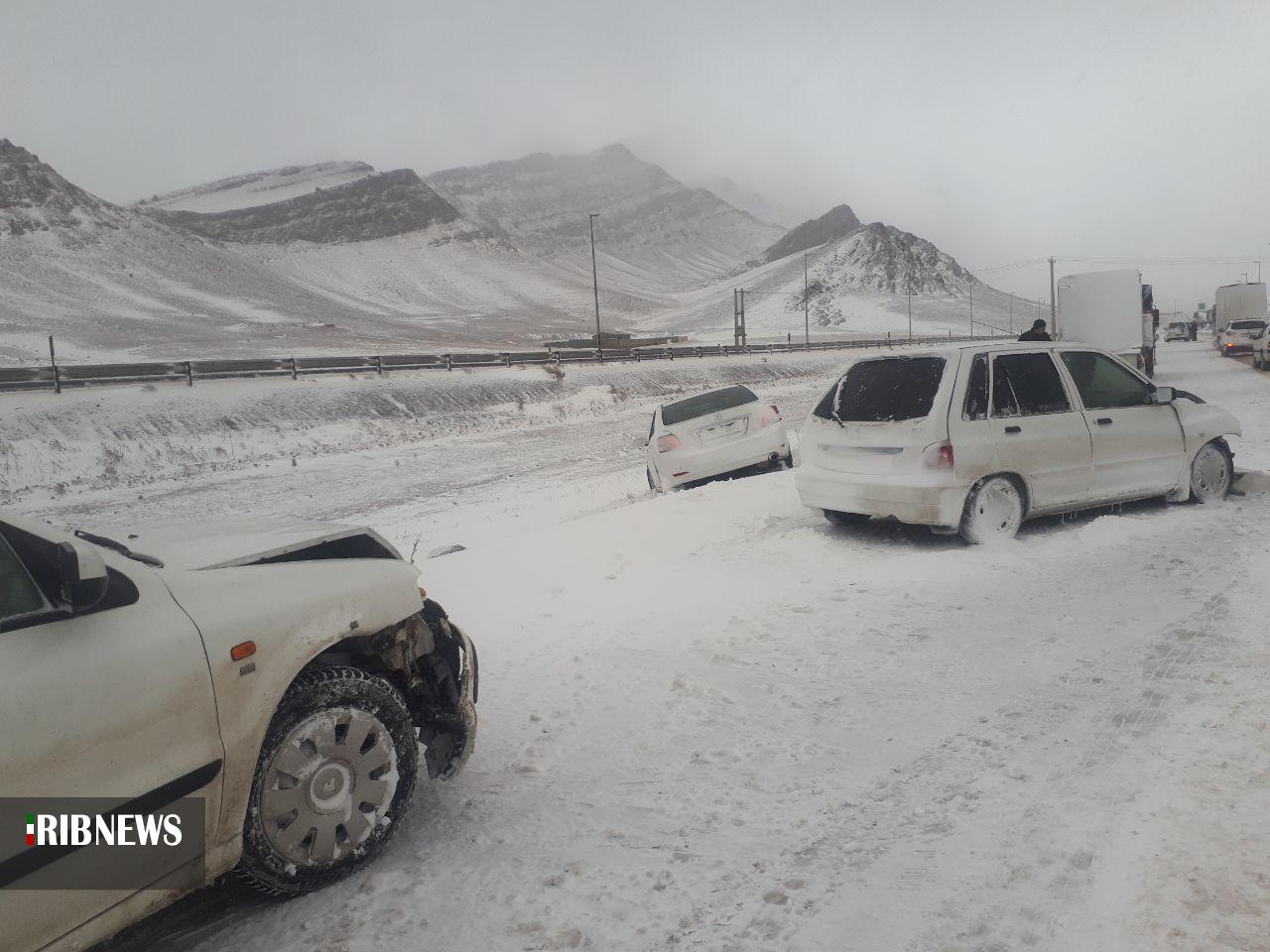 تصادف زنجیره ایی 16خودرو درمنطقه گدوک