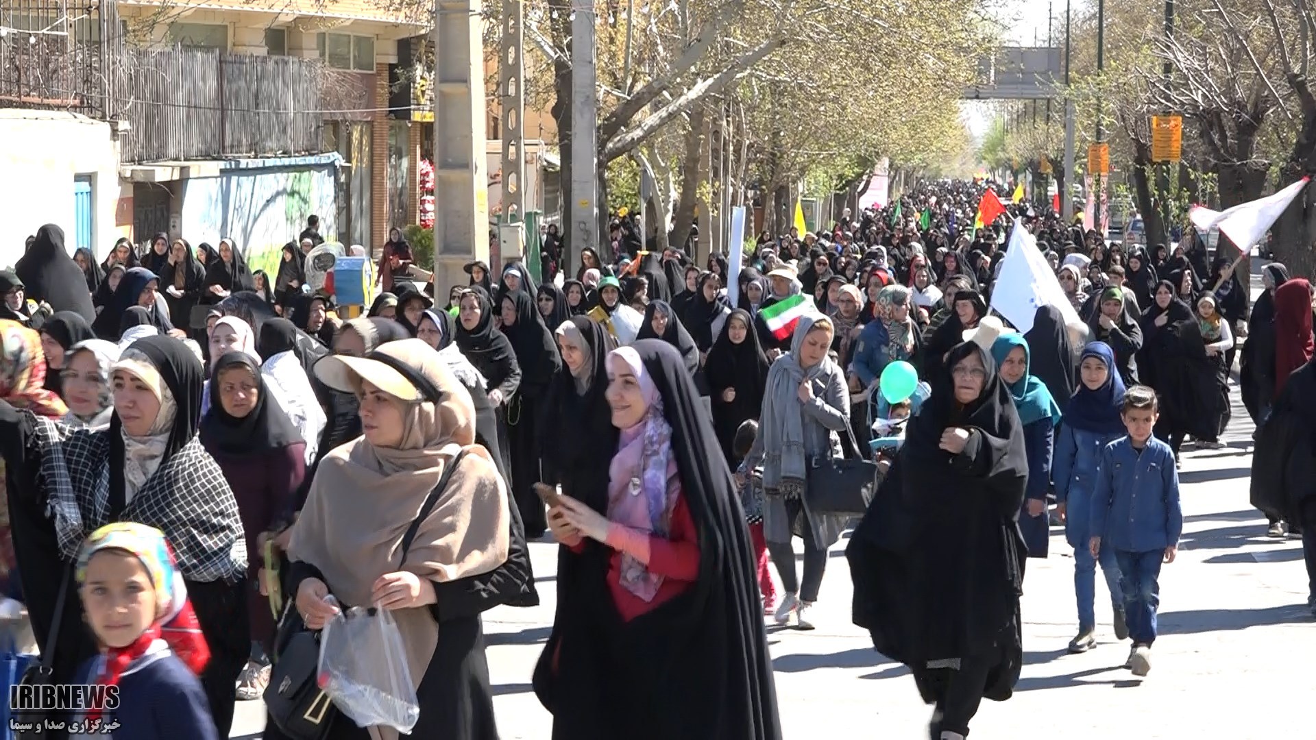 پیاده‌روی بانوان همدانی در روز نیمه شعبان