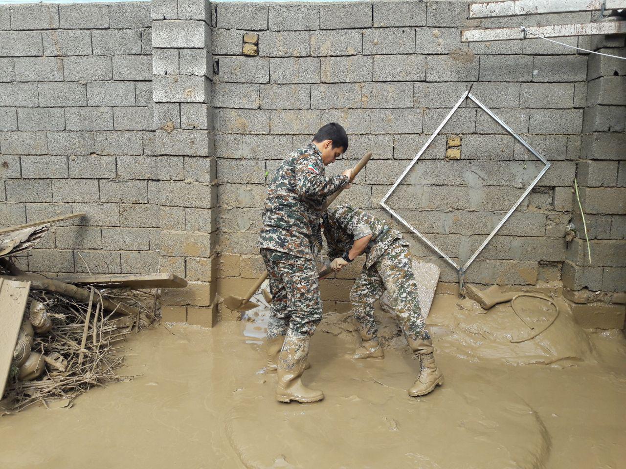 خدمات دانش آموزان بسیجی به سیل زدگان