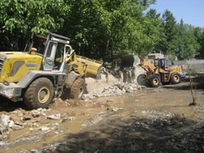 تخریب ساخت و ساز غیرمجاز درحریم و بستر رودخانه مارون