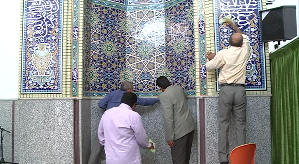 استقبال از ماه خدا با عطرافشانی مساجد در کرمان