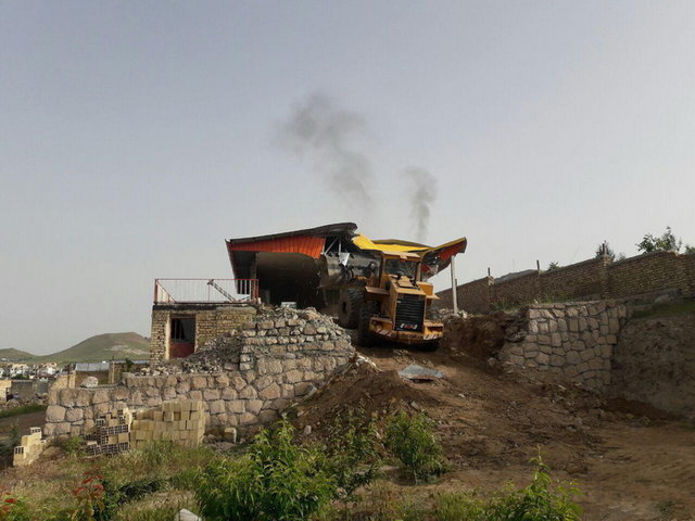 تخریب دو بنای غیر مجاز در اراضی کشاورزی شهرستان قزوین