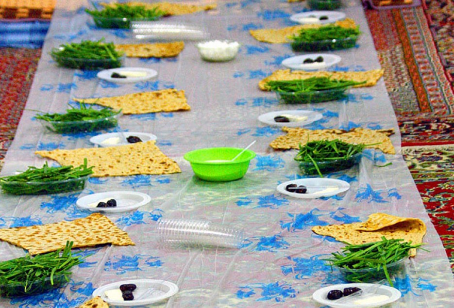 اجرای طرح افطاری ساده در بقاع متبرکه فارس