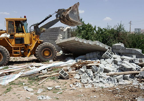 تخریب دو بنای غیرمجاز در اراضی کشاورزی شهرستان البرز