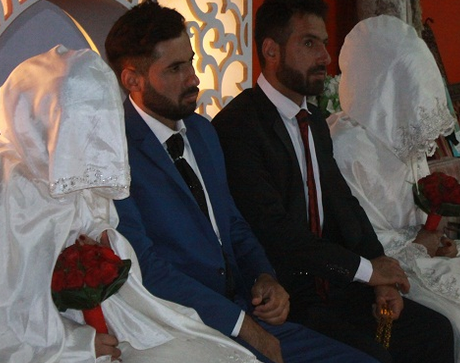 برگزاری جشن ازدواج 2 زوج در اردوگاه اسکان سیل زدگان اهواز