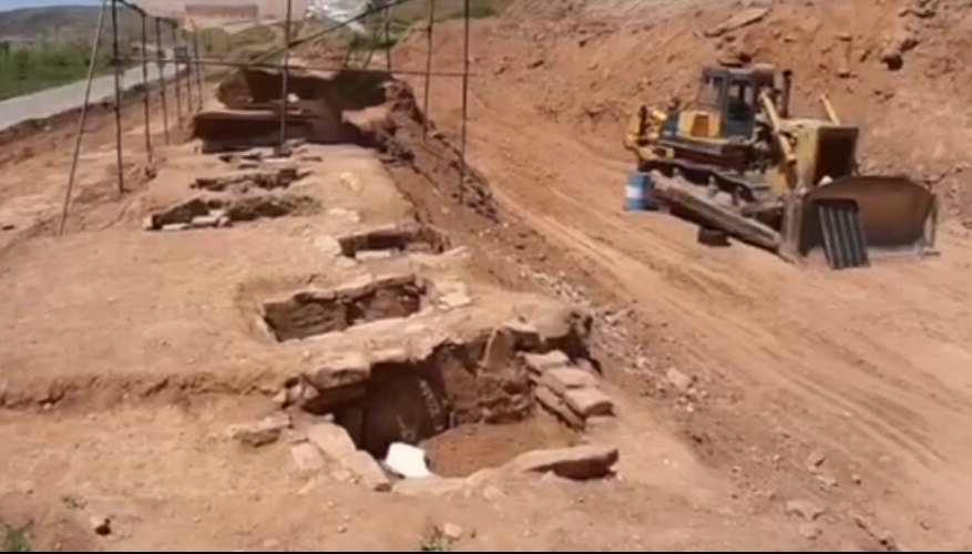 کاوش باستان شناسی در گورستان تاریخی سرند ورزقان