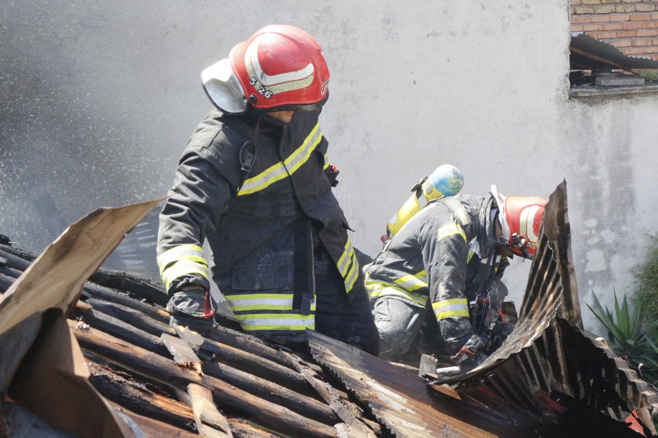 آتش سوزی یک خانه ویلایی در رشت