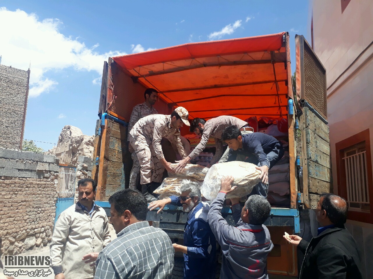 ارسال بیش از ۱۱تن مواد غذایی برای سیل زدگان خوزستان