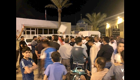 تجمع طرفداران صدر مقابل کنسولگری بحرین در نجف اشرف