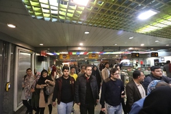 استقبال بازدیدکنندگان نمایشگاه کتاب از متروی تهران