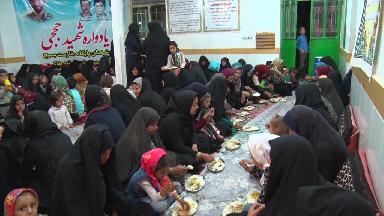 اهالی روستای عشایری تپه طاق میهمان سفره افطار رهبر