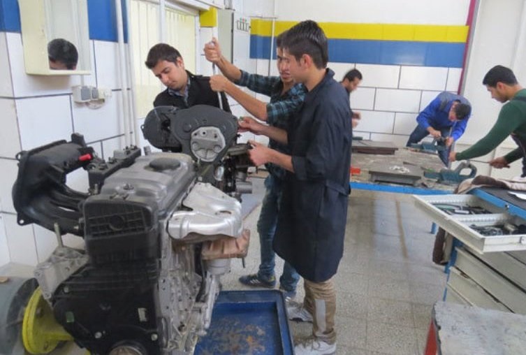 اجرای طرح ملی آموزش حرفه های مهارتی در ۲۱۰ دبیرستان خراسان رضوی