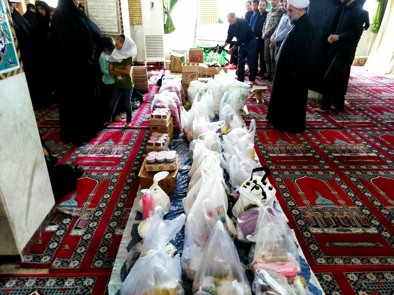 کمک بانوان خیر لوشانی به نیازمندان