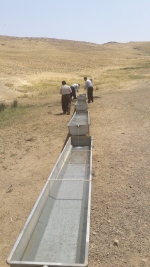 نصب آبشخور‌های فلزی در مراتع کردستان