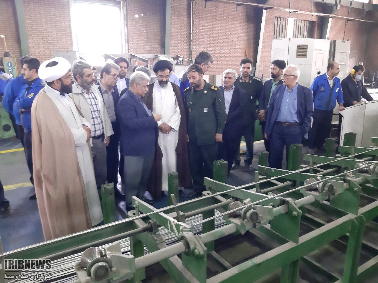 بازدید امام جمعه ساوه از کارخانه فنر سازی