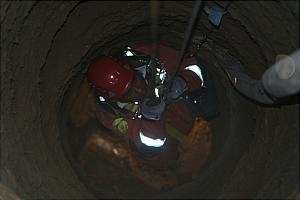 نجات دو کارگر از عمق 30 متری چاه