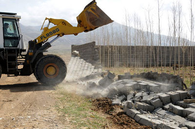 تخریب ۳ بنای غیر مجاز در اراضی کشاورزی قزوین