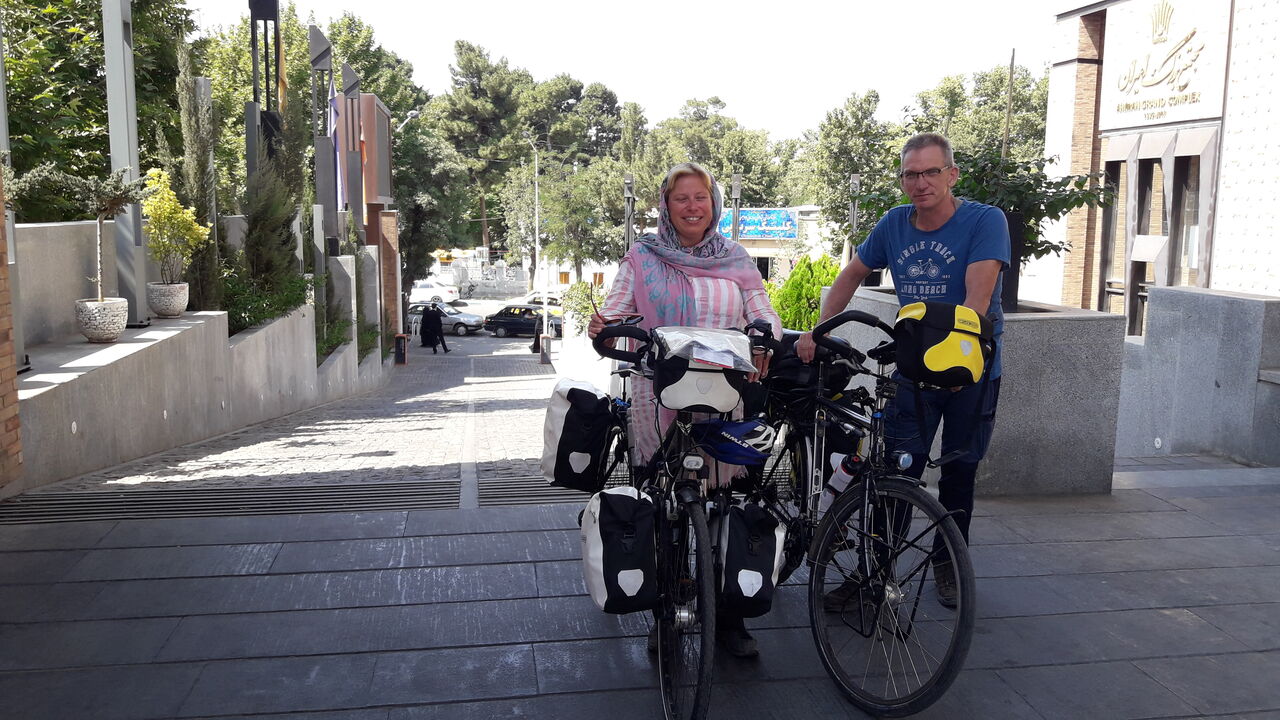 زوج دوچرخه سوار هلندی به نیشابور رسیدند
