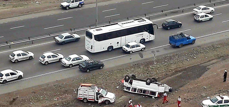 هشت مصدوم در حادثه واژگونی مینی بوس در اتوبان کرج_قزوین