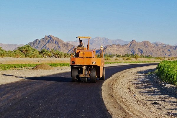 بهسازی و تکمیل آسفالت محورهای روستایی شازند