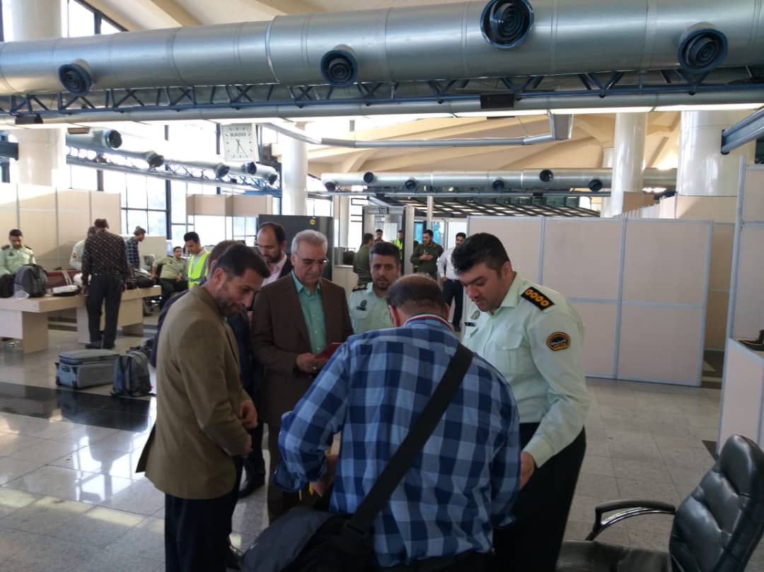 بازدید سر زده معاون زیارت استانداری از روند عملیات اعزام حجاج در فرودگاه مشهد