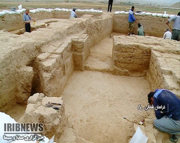 آغاز ساخت دیوار حفاظتی بنای تاریخی دوره هخامنشی