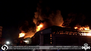 مهار آتش سوزی در دو واحد صنعتی شهرک شکوهیه قم