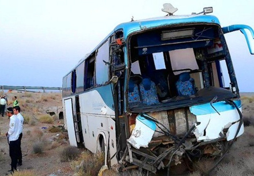 تصادف اتوبوس با کامیونت 4 مجروح برجا گذاشت